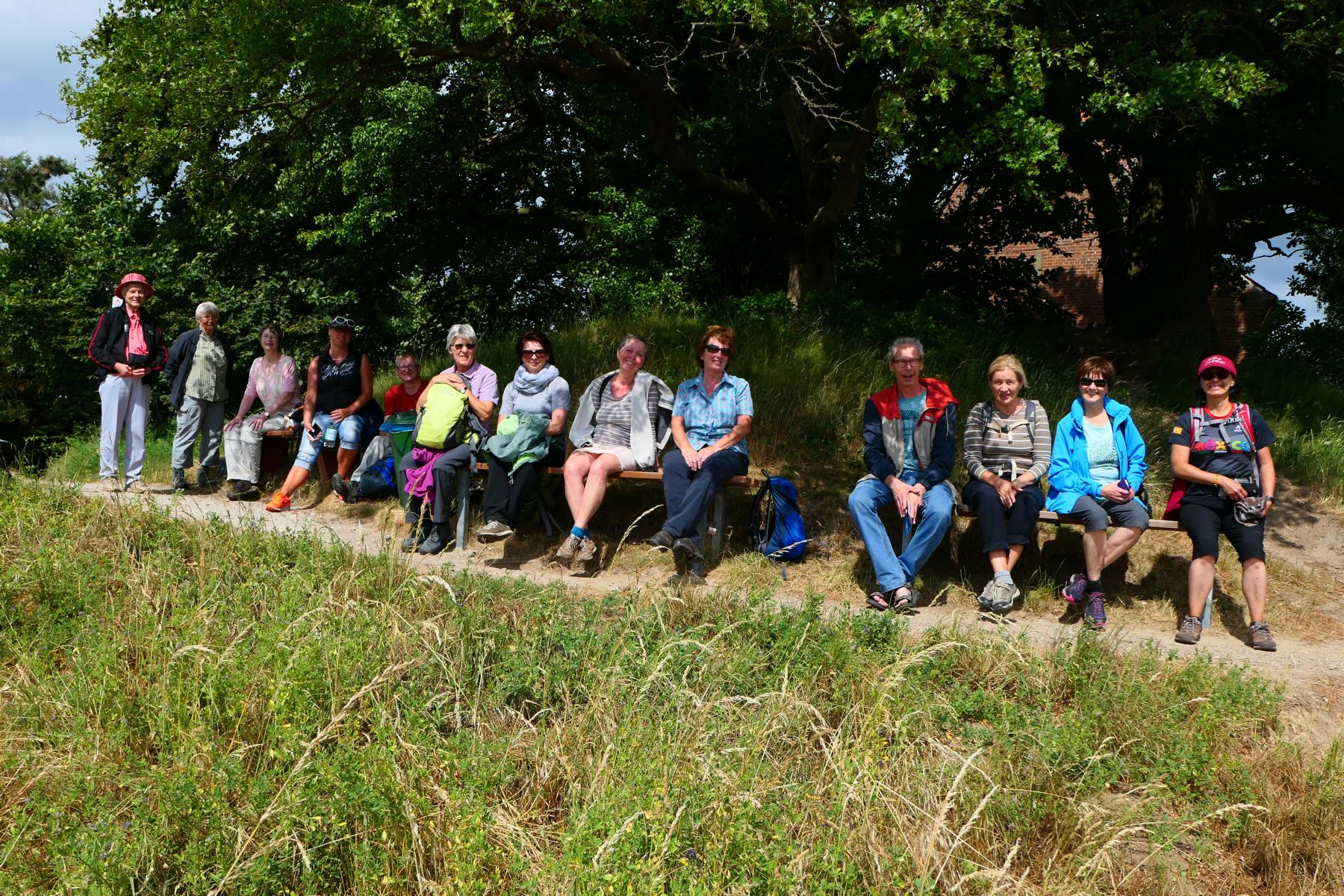 Gruppenfoto am Speckbusch in Ghren - Lupe Reisen