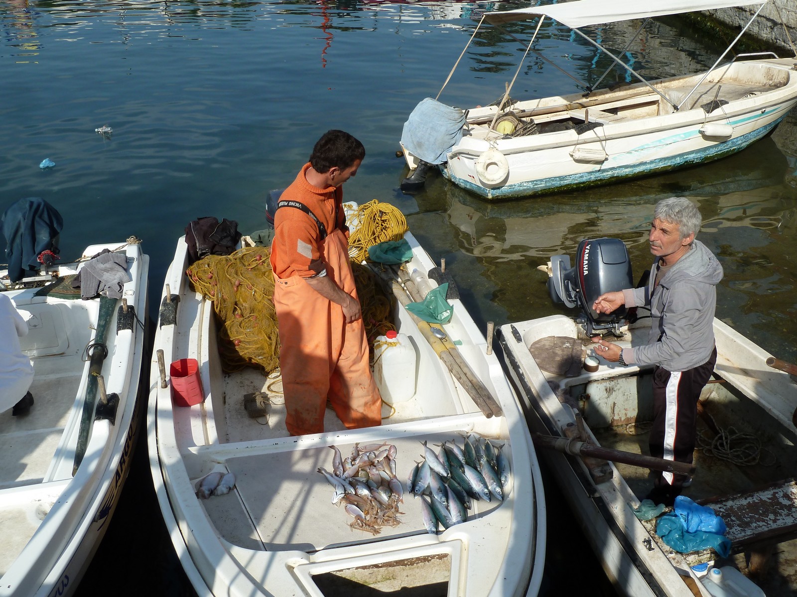 Fischer im Hafen von Saranda - Lupe Reisen