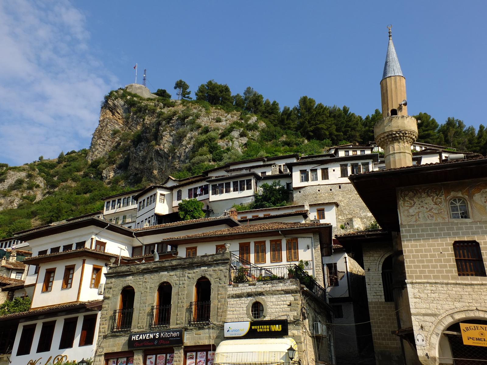 Besuch des Viertels Mangalemi in der Stadt Berat - Lupe Reisen