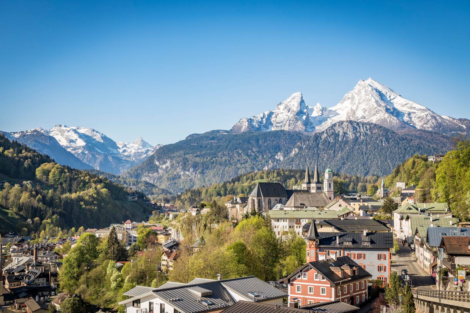 Foto Berchtesgaden unter dem Watzmann-Massiv  Berchtesgadener Land Tourismus - Lupe Reisen