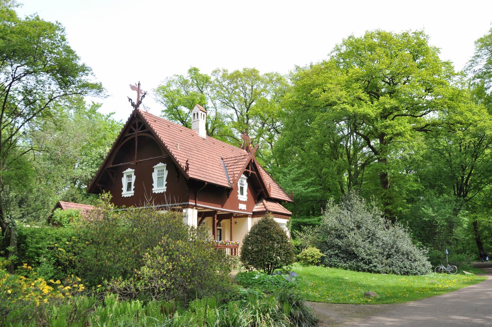 Foto: Schmuckes Wohnhaus im Bremer Brgerpark - Lupe Reisen