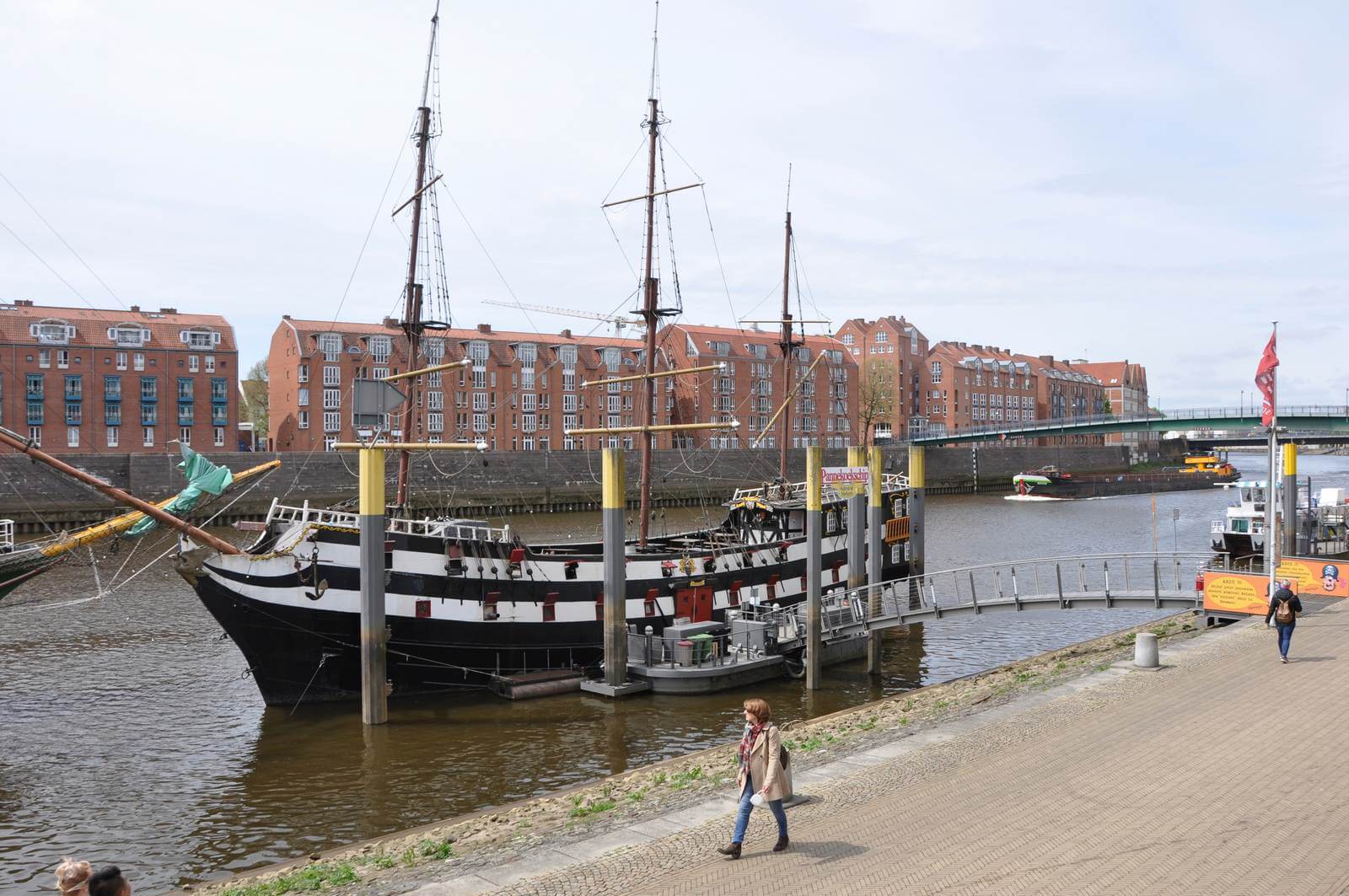 Foto: Der frhere Bremer Hafen an der Weser, die Schlachte - Lupe Reisen
