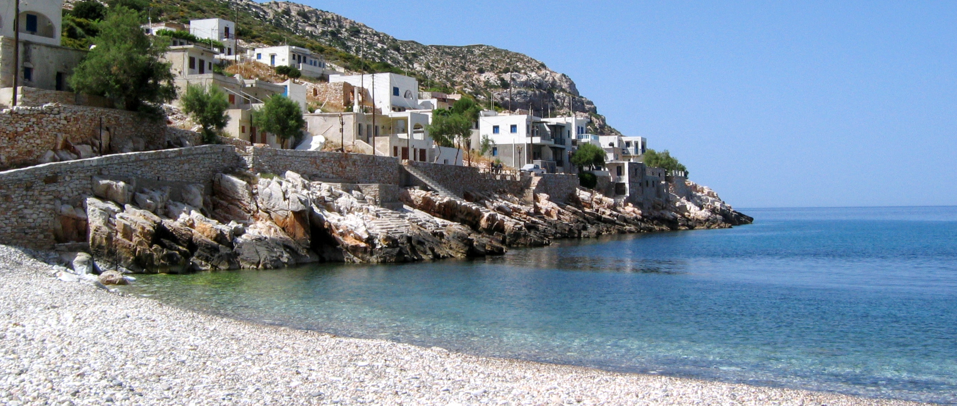 Foto: Ein Badestrand ist nie fern - eine kleine Bucht an der Ostkste von Naxos - Lupe Reisen