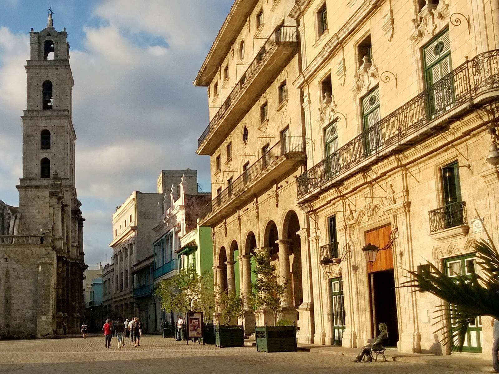 Foto: Auf der Plaza de San Francisco de Asis in Havanna - Lupe Reisen