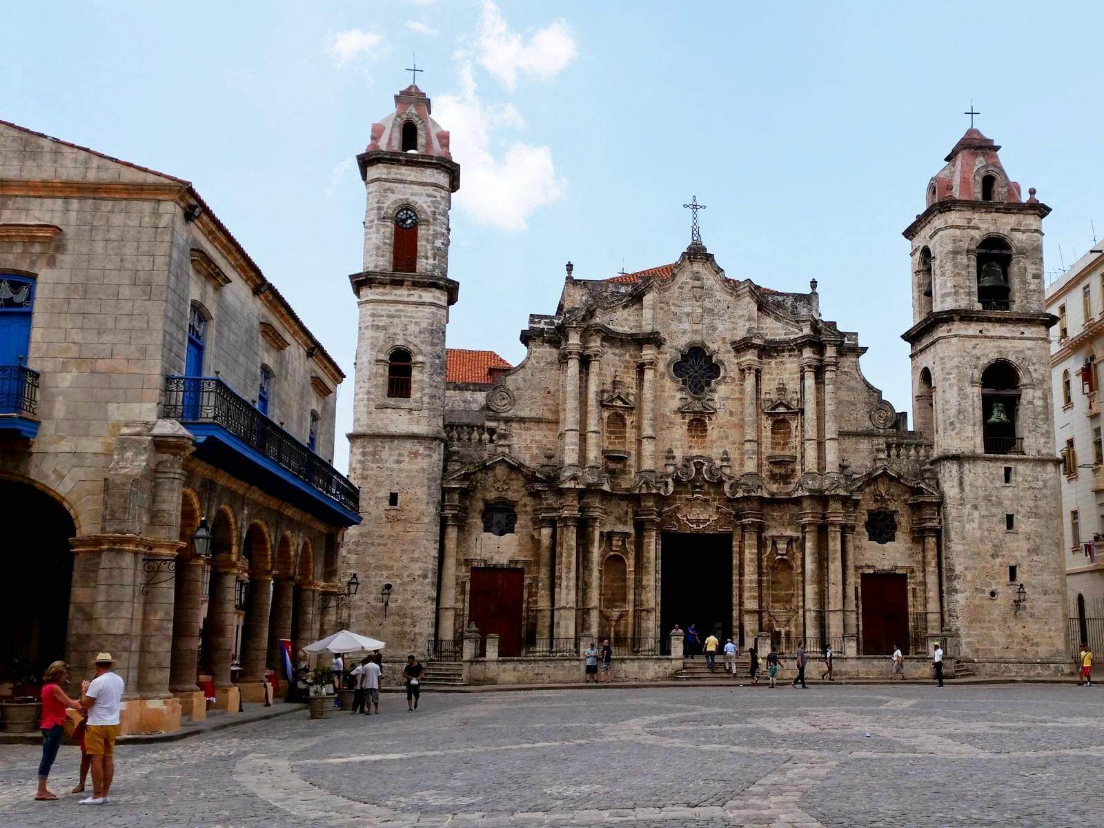 Foto: Die Plaza de la Catedral in Havanna - Lupe Reisen