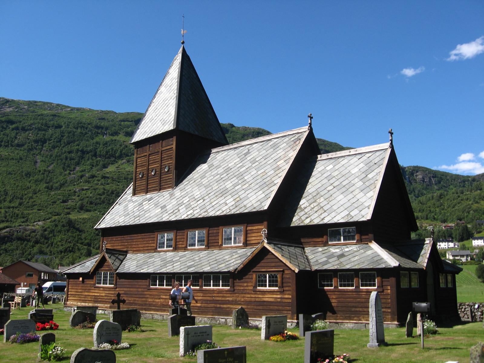 Die hlzerne Stabkirche in Roeldal - Lupe Reisen