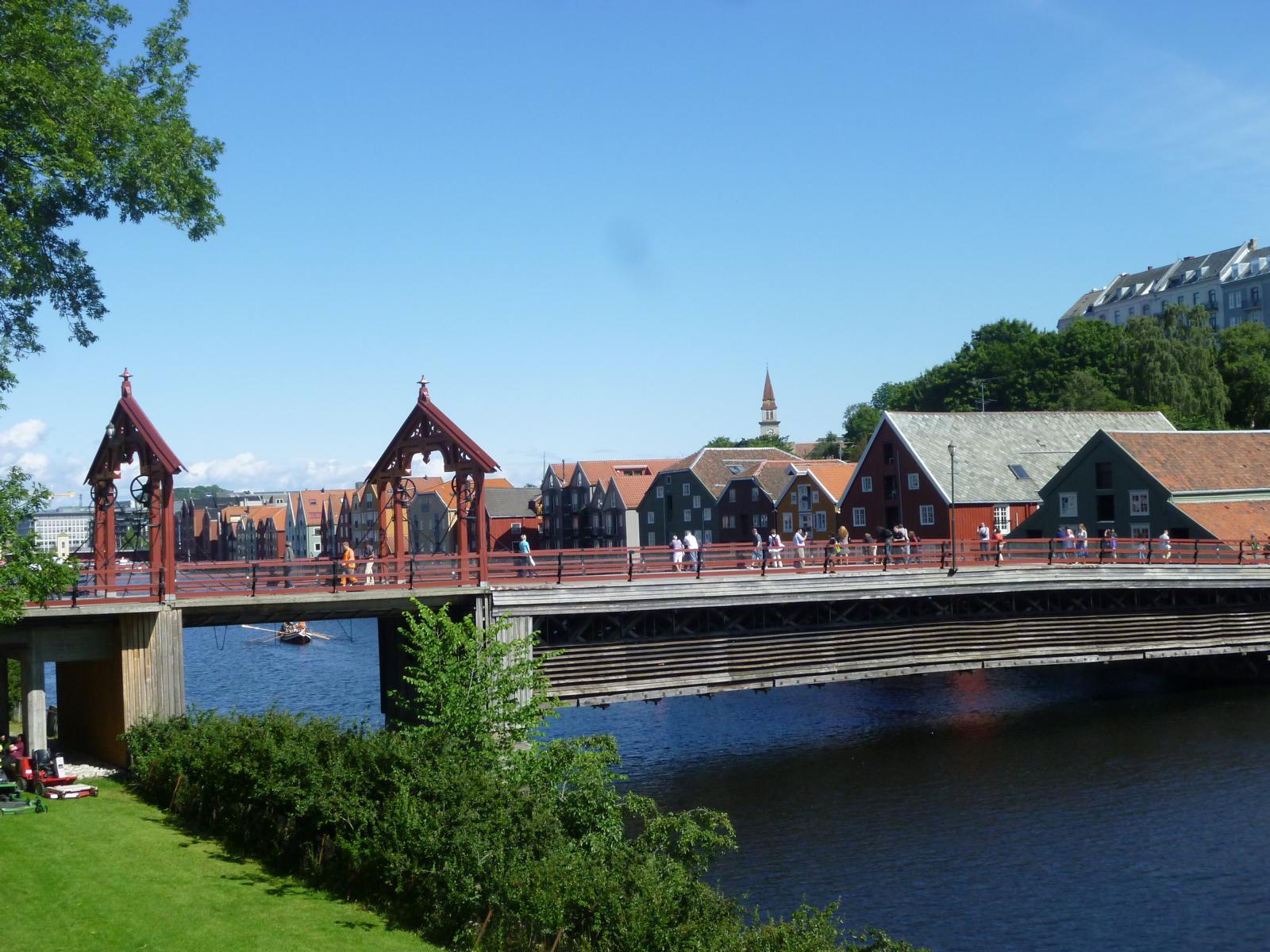 Die Gamle Bybrua - die Alte Brcke in Trondheim - Lupe Reisen