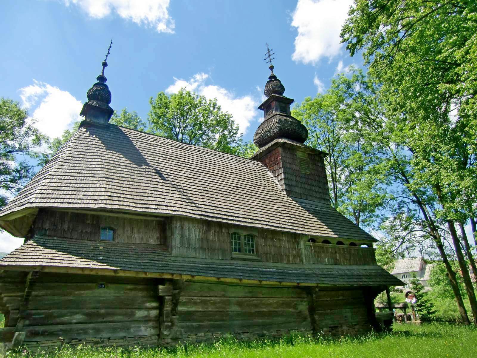 Foto Typische Holzkirche in Huklyvyj - Lupe Reisen